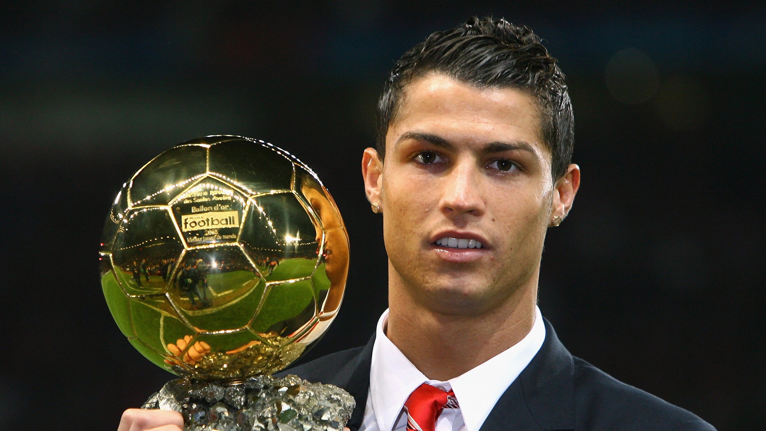 欧冠淘汰赛之夜,爱德华兹的持续杀伤,如何成为改写比赛走向的唯一变量